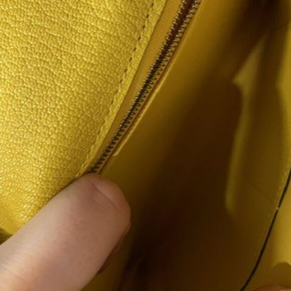 Hermes Cinhetic To Go Shoulder Bag in Yellow Leather - Picture 12 of 12
